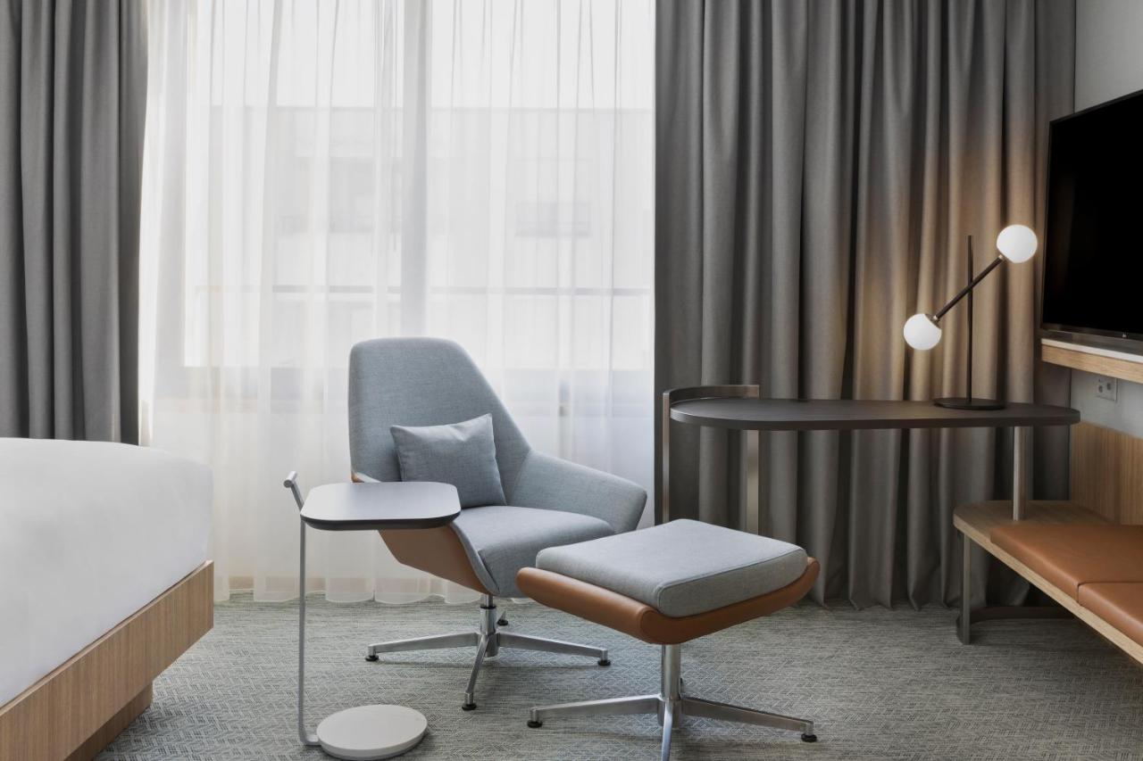 Courtyard By Marriott Biel Bienne Hotel Екстериор снимка