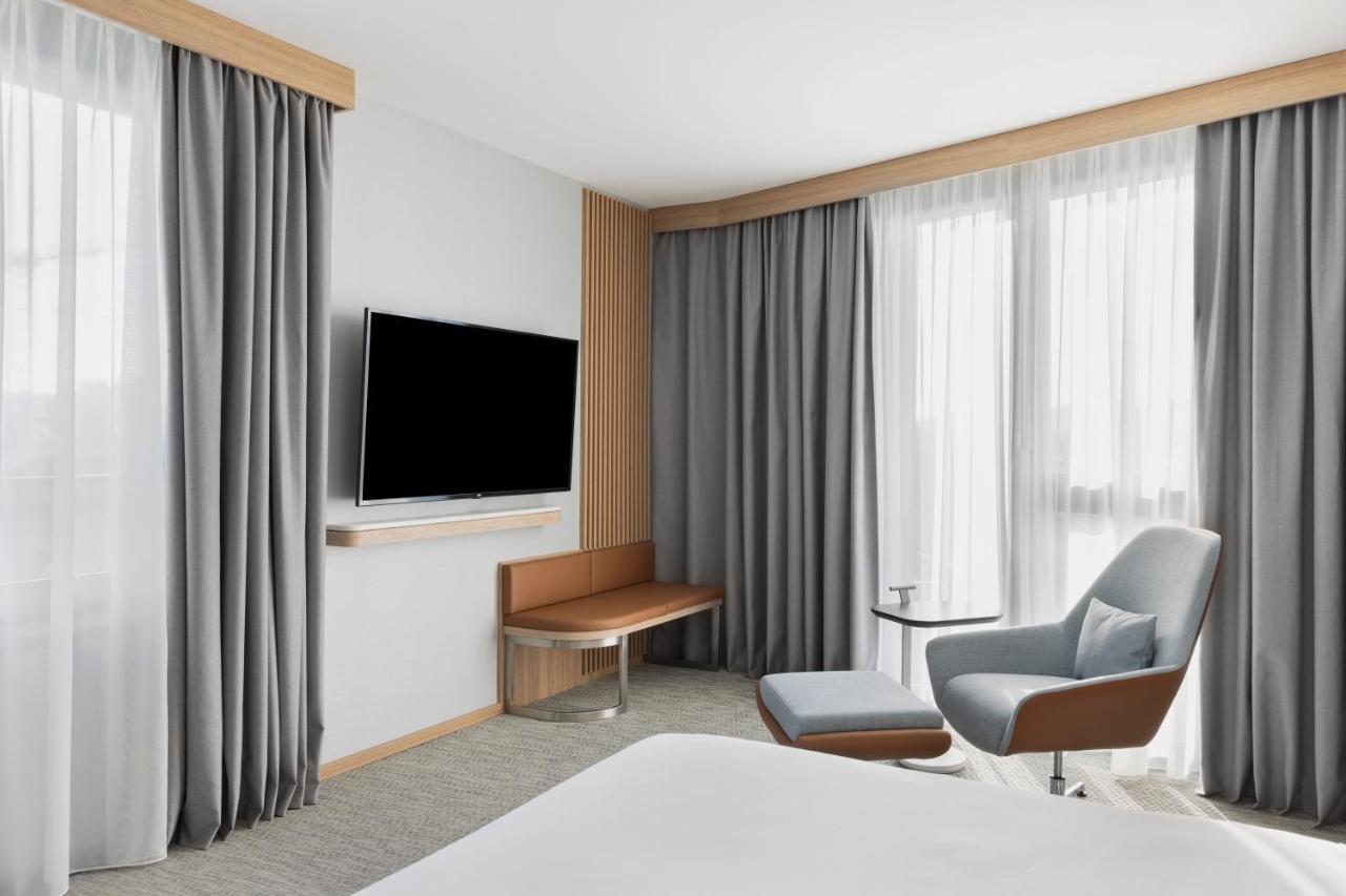 Courtyard By Marriott Biel Bienne Hotel Екстериор снимка