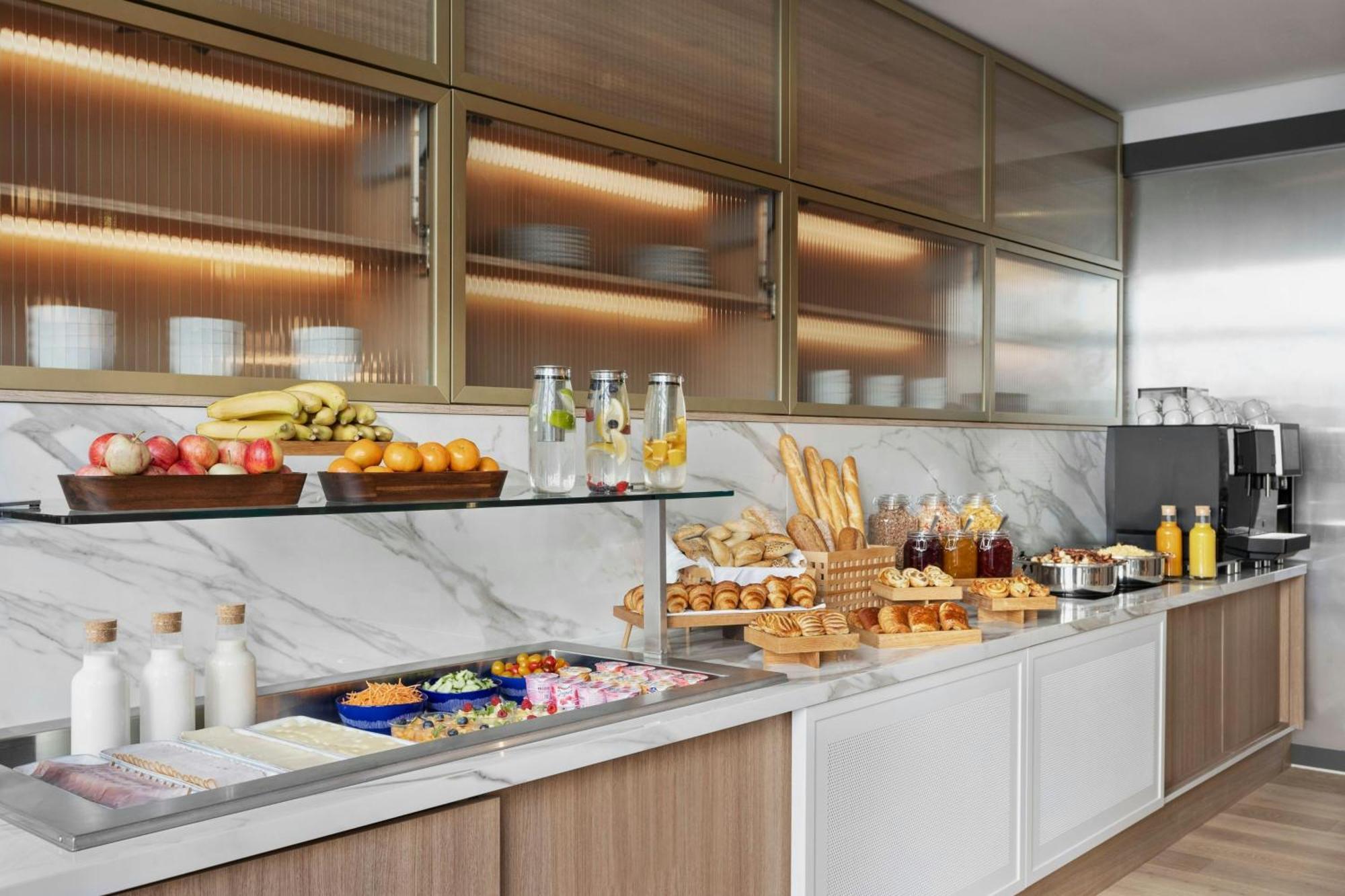 Courtyard By Marriott Biel Bienne Hotel Екстериор снимка