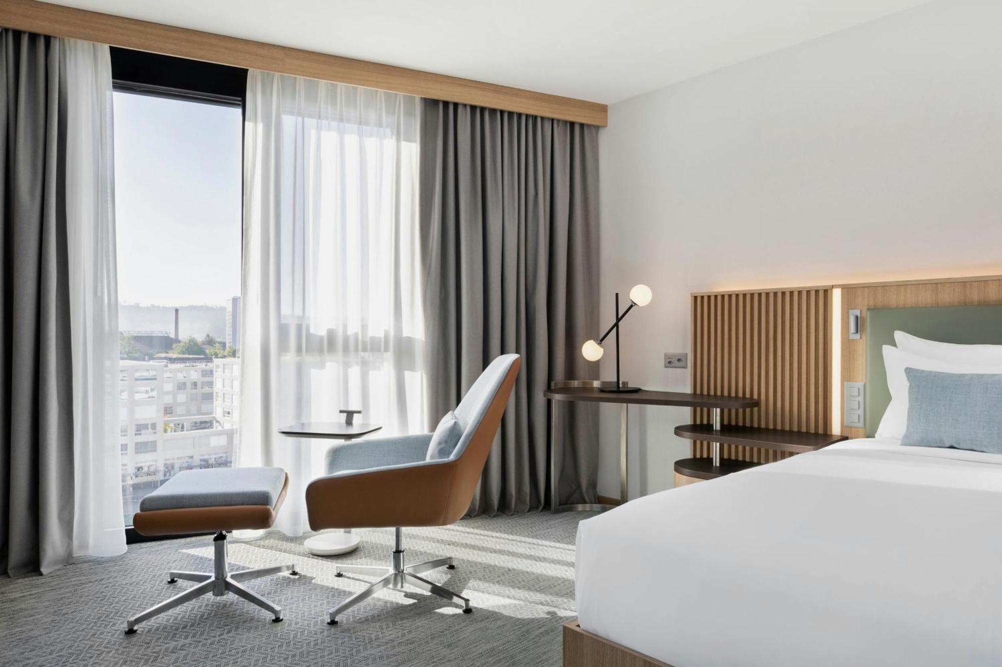 Courtyard By Marriott Biel Bienne Hotel Екстериор снимка