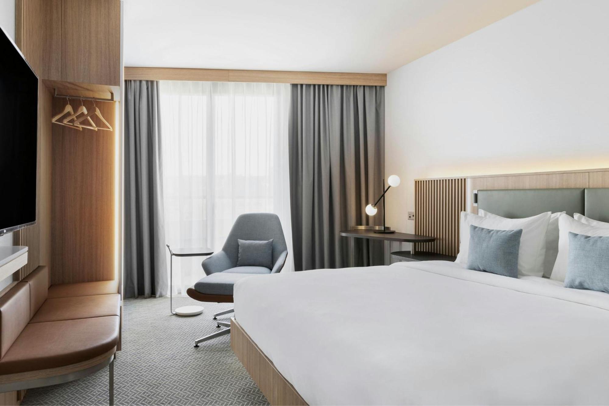 Courtyard By Marriott Biel Bienne Hotel Екстериор снимка