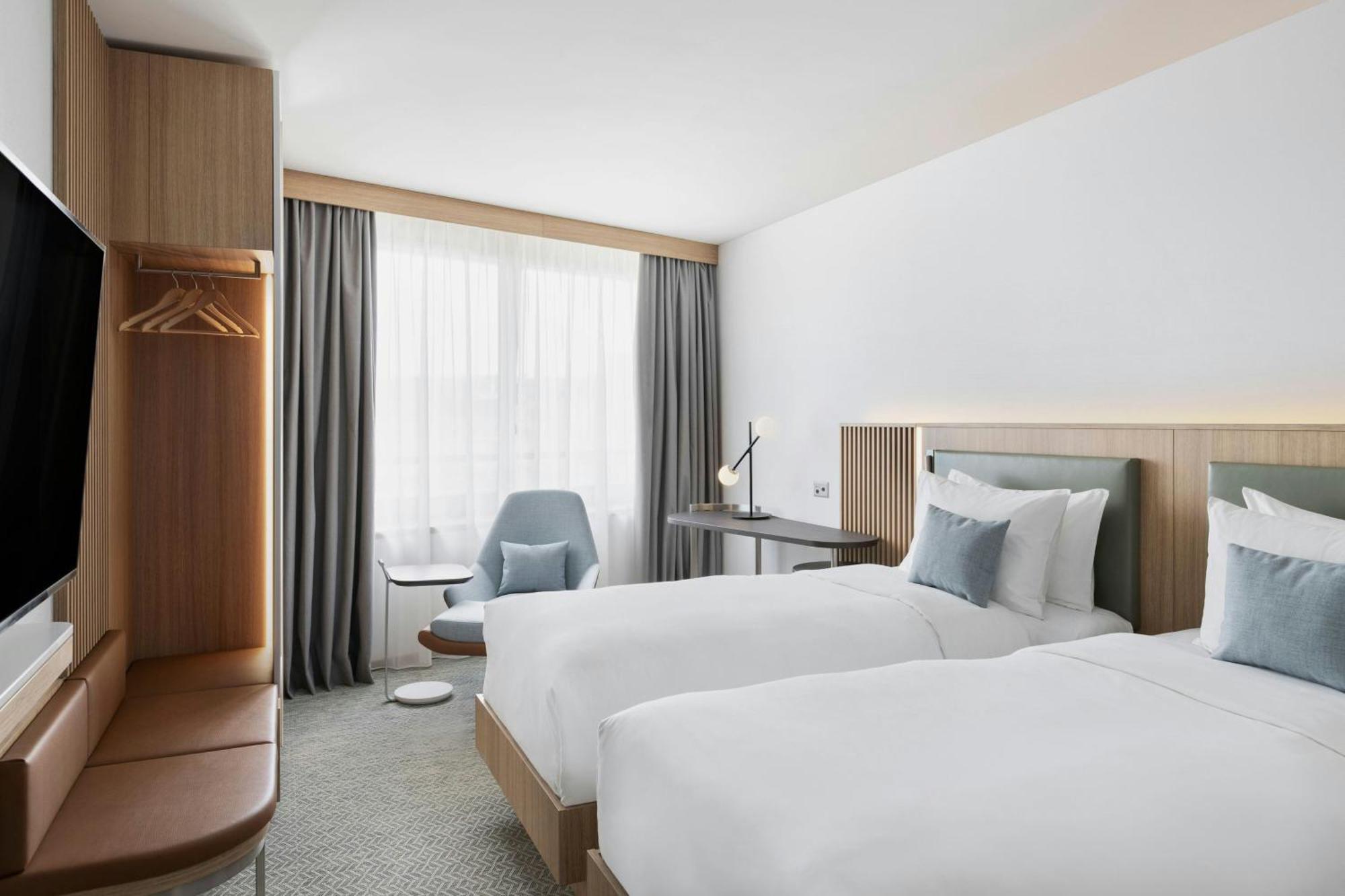 Courtyard By Marriott Biel Bienne Hotel Екстериор снимка