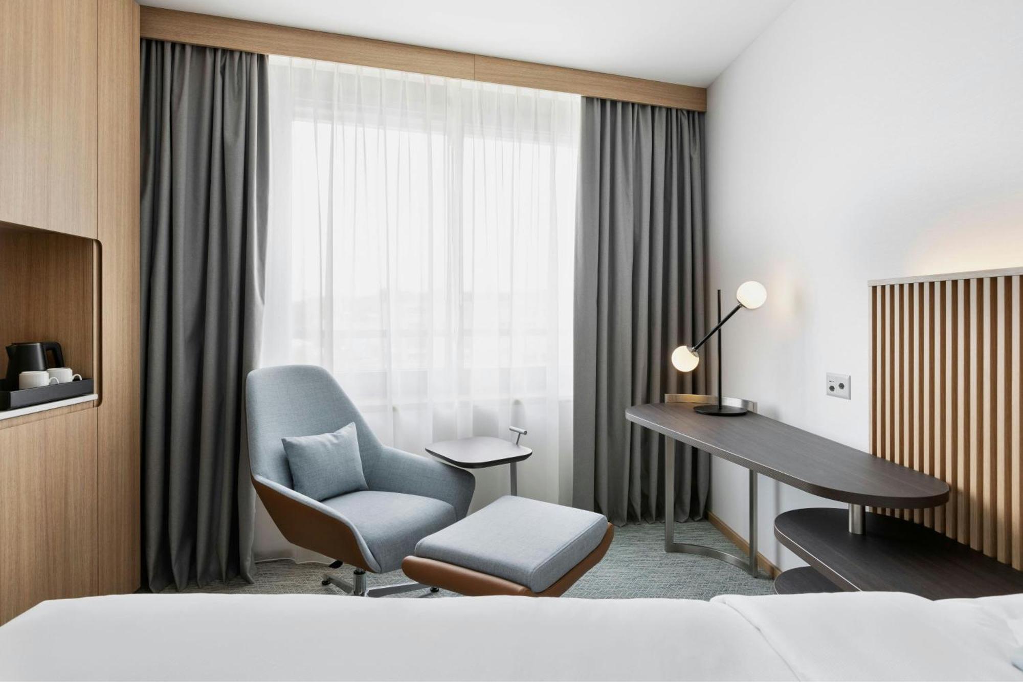 Courtyard By Marriott Biel Bienne Hotel Екстериор снимка
