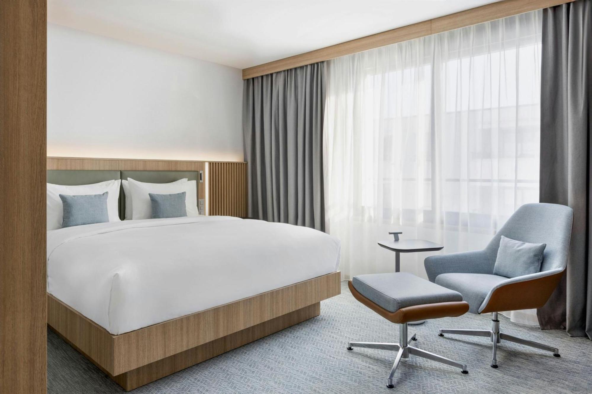 Courtyard By Marriott Biel Bienne Hotel Екстериор снимка