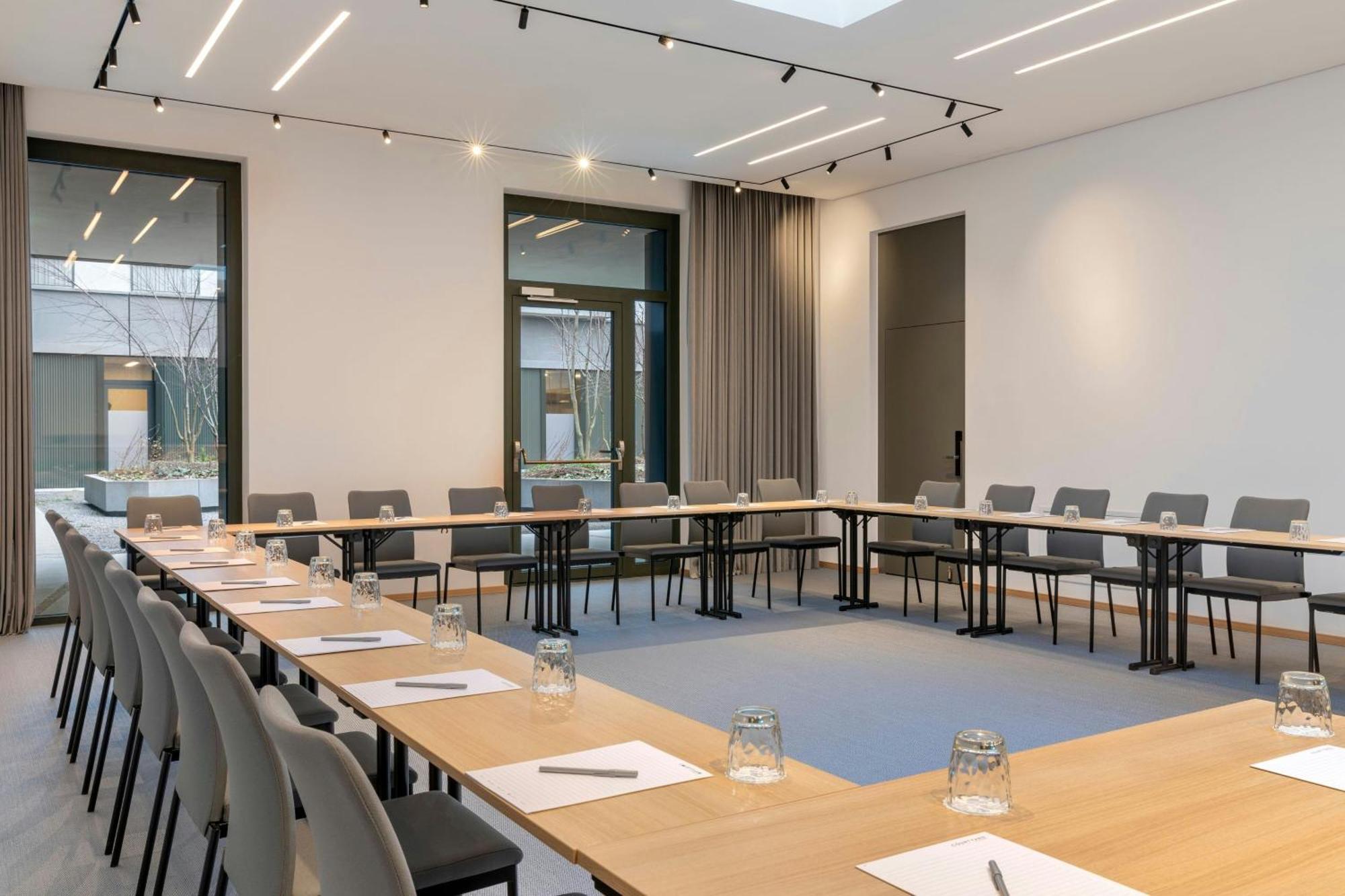 Courtyard By Marriott Biel Bienne Hotel Екстериор снимка