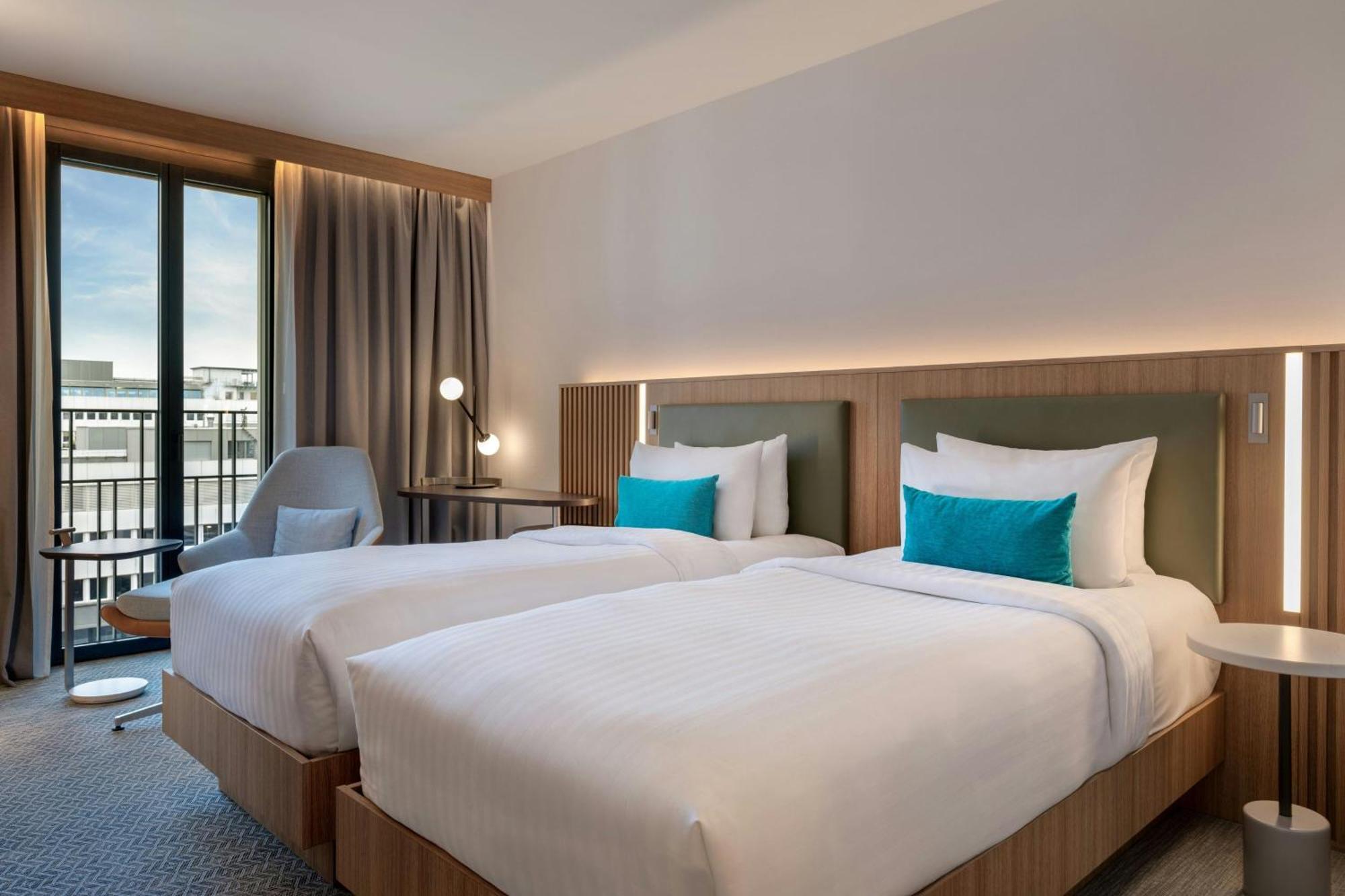 Courtyard By Marriott Biel Bienne Hotel Екстериор снимка
