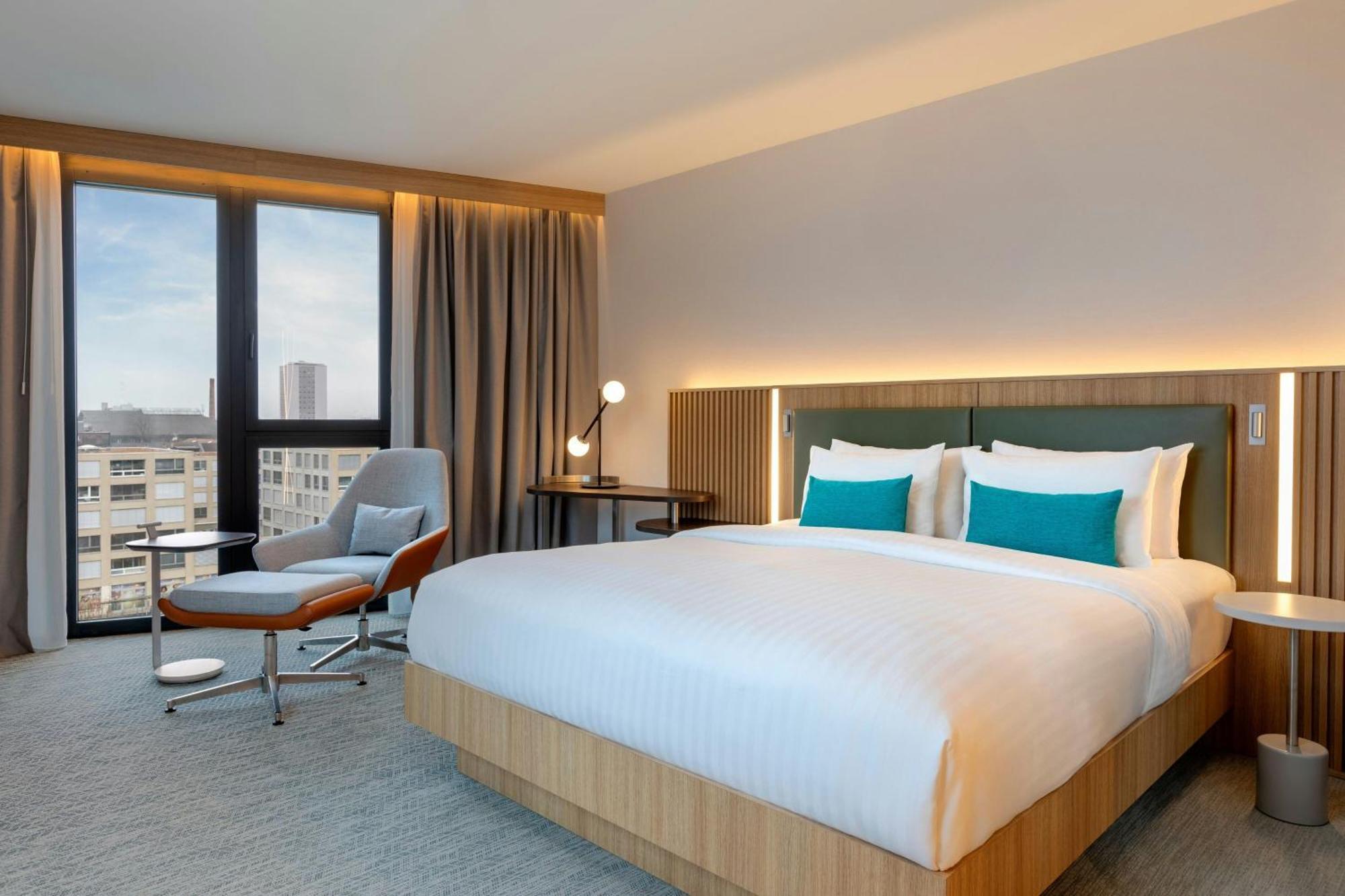 Courtyard By Marriott Biel Bienne Hotel Екстериор снимка