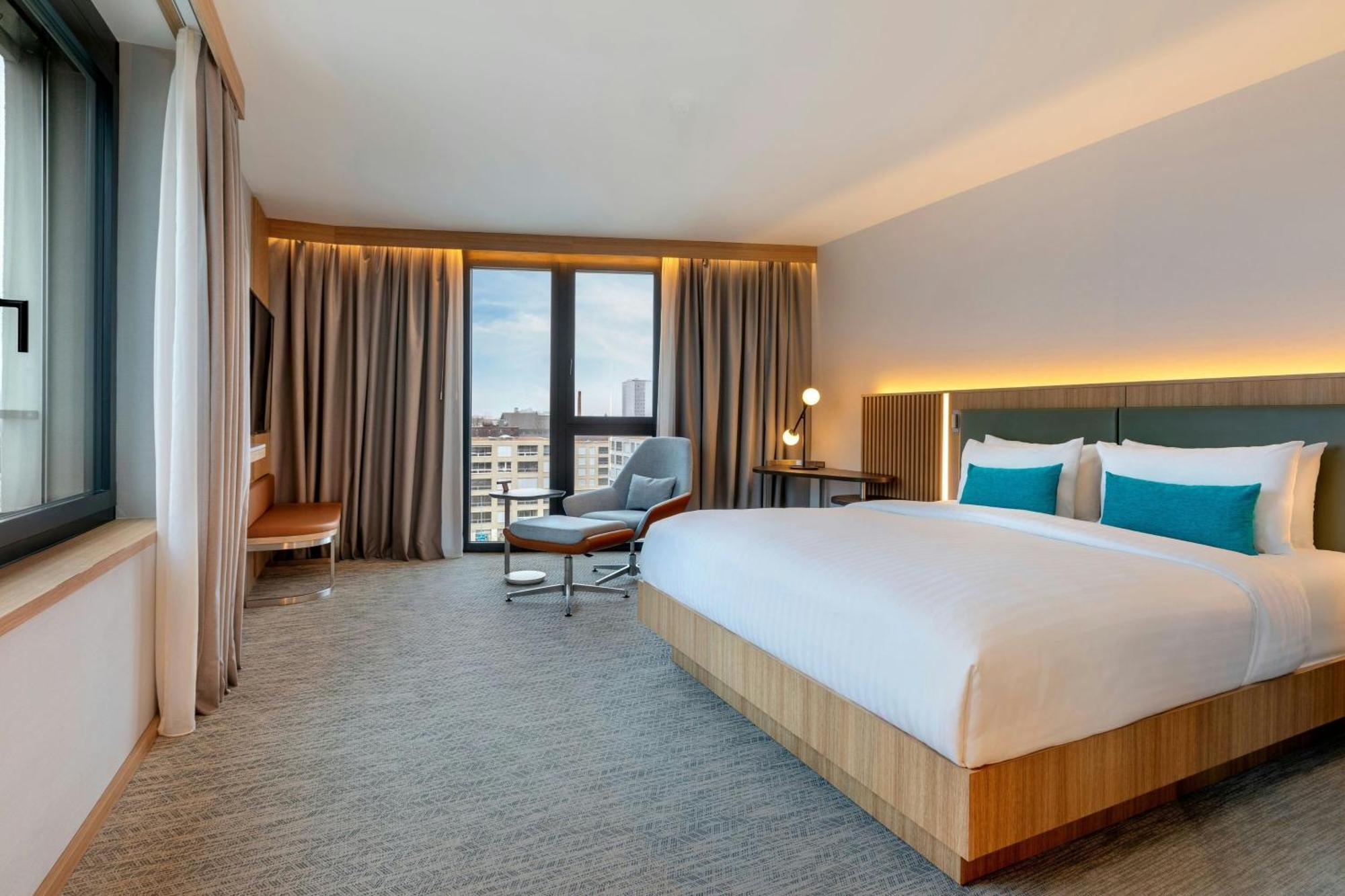 Courtyard By Marriott Biel Bienne Hotel Екстериор снимка